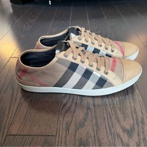 (Best deal) Authentic Burberry women sneaker shoes classic brown pattern size 40